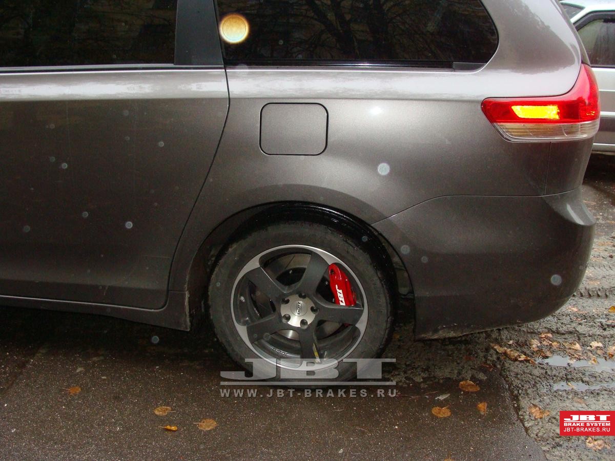04.10.2011 Toyota Sienna