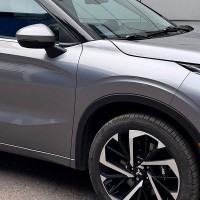 Замена передней тормозной системы на кроссовере Mitsubishi Outlander IV: и для «параллельных» у нас есть гарантия.